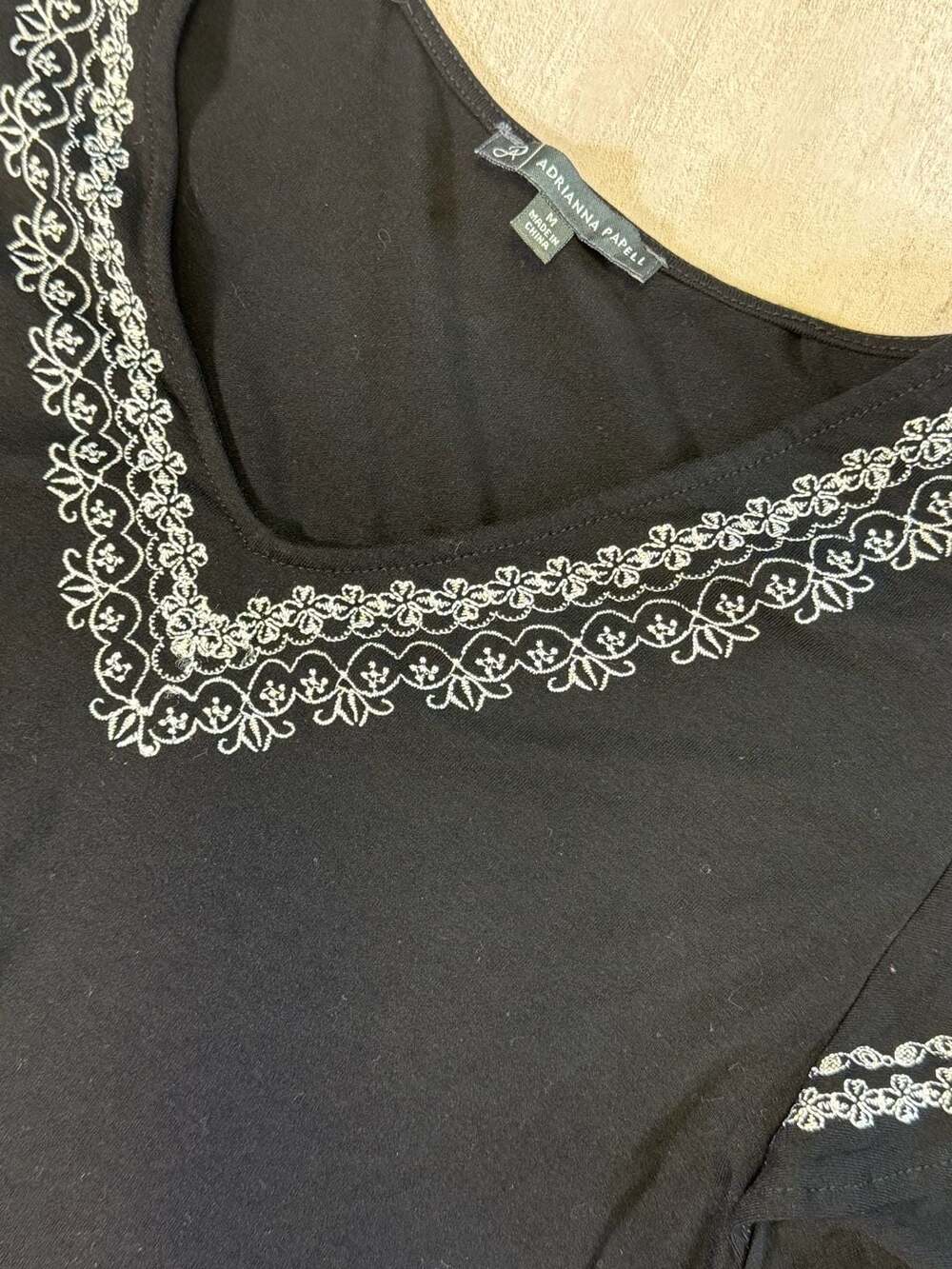 Adrianna Papell Black Embroidered Flutter Sleeve Tunic Top Size M